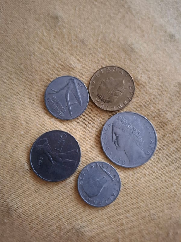 Italienische Münzen – 5 Lire, 10 Lire, 100 Lire, 200 Lire (Konvolut) — Bild 2 von 2