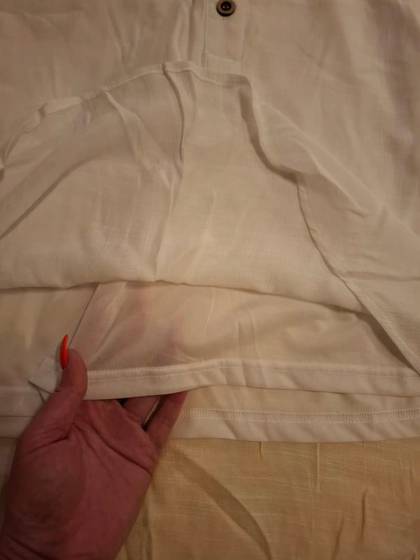 Weiße Bluse mit kurzen Ärmeln und Knopfleiste — Bild 4 von 4