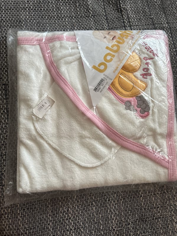 Baby-Kapuzenhandtuch mit Bärchen-Motiv, rosa Einfassung — Bild 1 von 3