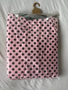 Schlafanzug-Set mit Morgenmantel, rosa mit schwarzen Punkten, Big Size — Bild 2 von 2 anzeigen
