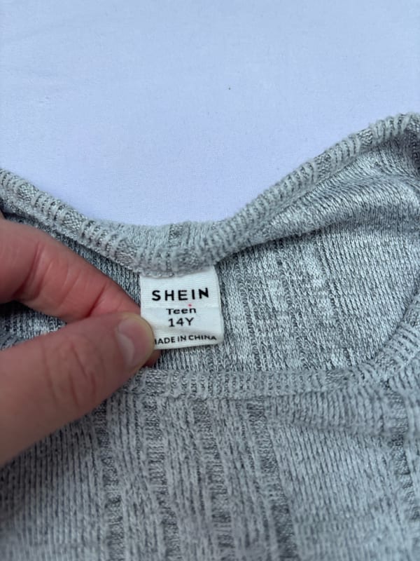 Damen Langarm-Oversize-Pullover in Grau gestreift – Bild 5 von 5