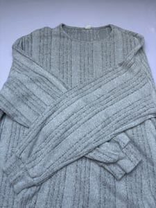 Damen Langarm-Oversize-Pullover in Grau gestreift — Bild 4 von 5 anzeigen