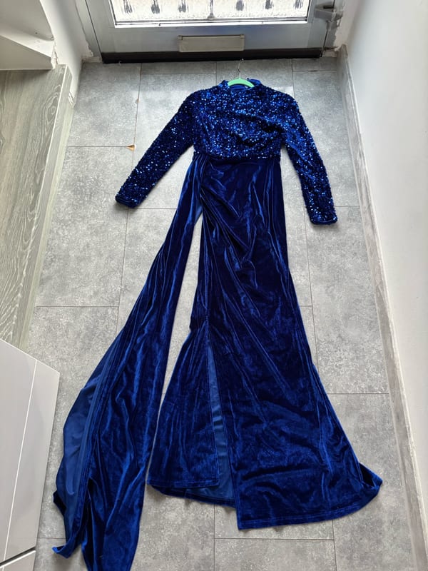 Damen Langes Abendkleid in Royalblau mit Pailletten und Schlitz – Größe S