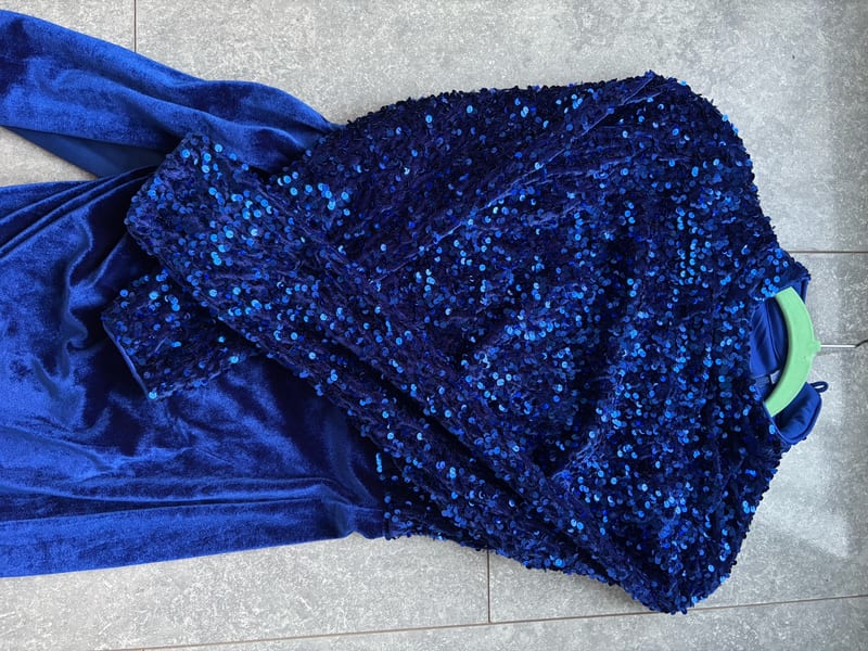 Damen Langes Abendkleid in Royalblau mit Pailletten und Schlitz – Größe S – Bild 3 von 9