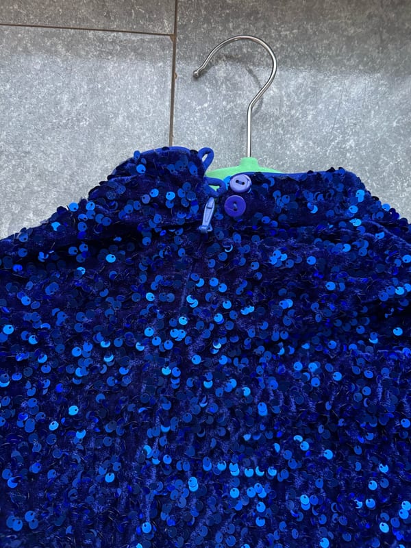 Damen Langes Abendkleid in Royalblau mit Pailletten und Schlitz – Größe S – Bild 7 von 9