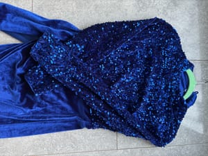 Damen Langes Abendkleid in Royalblau mit Pailletten und Schlitz – Größe S — Bild 3 von 9 anzeigen