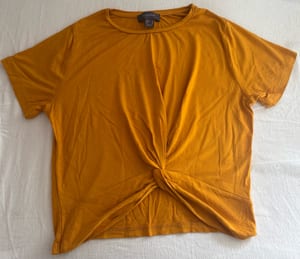 Damen-Shirt mit Knoten vorne – Senfgelb, kurzarm – Größe 38