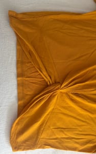 Damen-Shirt mit Knoten vorne – Senfgelb, kurzarm – Größe 38 — Bild 3 von 5 anzeigen