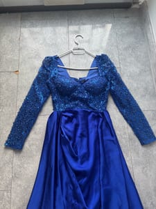Damen Langes Abendkleid royalblau mit Pailletten und langen Ärmeln – Größe S – Königsblau — Bild 2 von 8 anzeigen