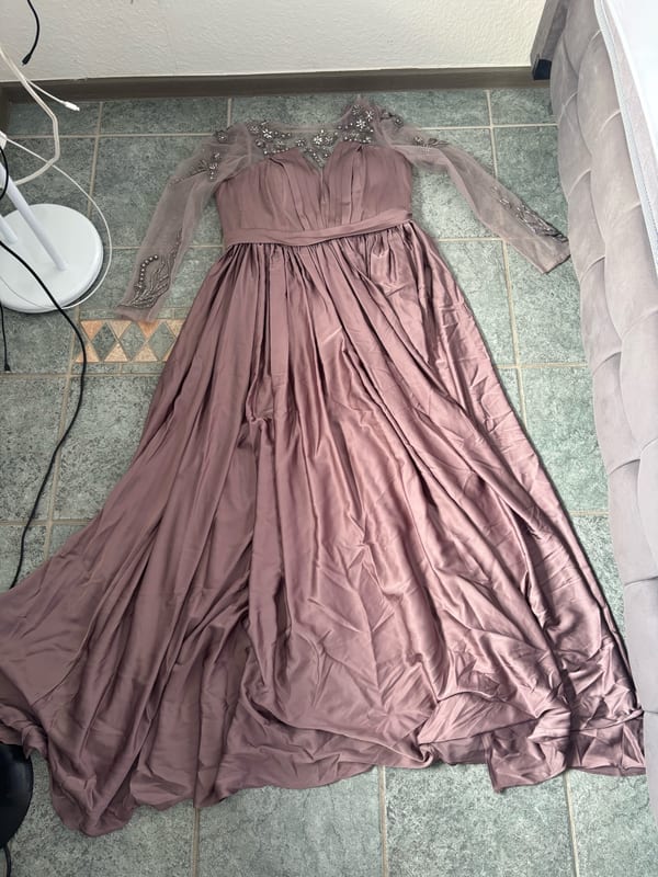 Damen Elegantes Abendkleid/Ballkleid in Altrosa – bodenlang mit Perlenstickerei – Größe XL