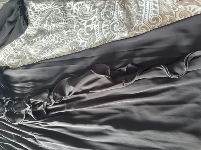 Damen Schwarzes langes Kleid mit Rüschen und Ärmeln – Größe XL – Bild 2 von 10