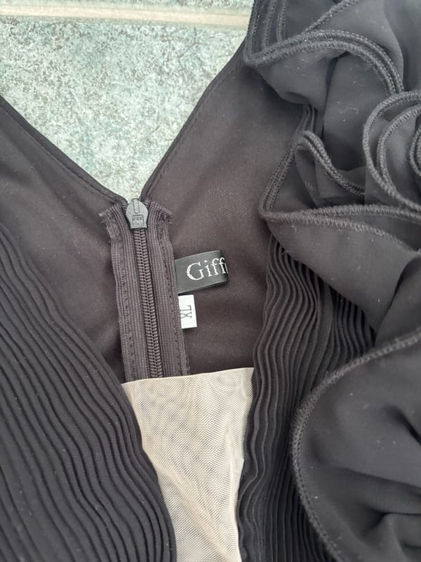 Damen Schwarzes langes Kleid mit Rüschen und Ärmeln – Größe XL – Bild 8 von 10