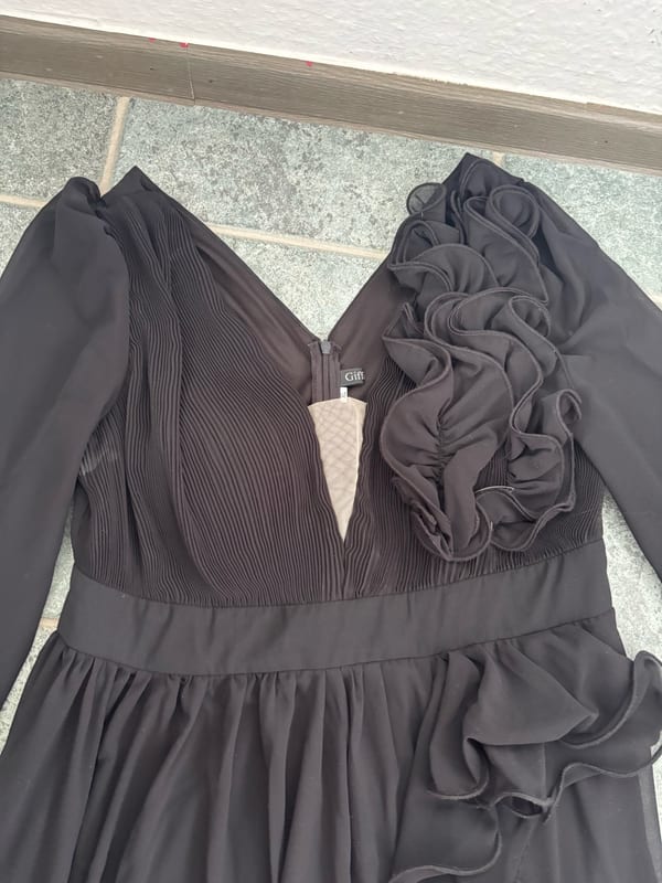 Damen Schwarzes langes Kleid mit Rüschen und Ärmeln – Größe XL – Bild 9 von 10
