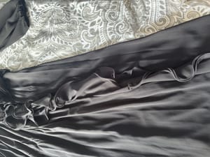 Damen Schwarzes langes Kleid mit Rüschen und Ärmeln – Größe XL — Bild 2 von 10 anzeigen
