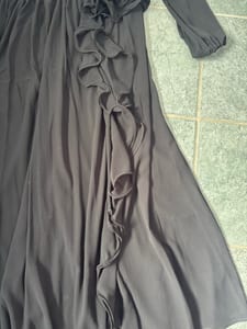 Damen Schwarzes langes Kleid mit Rüschen und Ärmeln – Größe XL — Bild 7 von 10 anzeigen
