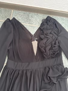 Damen Schwarzes langes Kleid mit Rüschen und Ärmeln – Größe XL — Bild 9 von 10 anzeigen