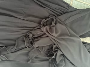 Damen Schwarzes langes Kleid mit Rüschen und Ärmeln – Größe XL — Bild 10 von 10 anzeigen