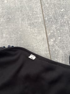 Damen Schwarzes Paillettenkleid mit One-Shoulder-Ärmel – Maxi – Größe M — Bild 3 von 5 anzeigen