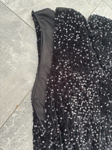 Damen Schwarzes Paillettenkleid mit One-Shoulder-Ärmel – Maxi – Größe M — Bild 4 von 5 anzeigen