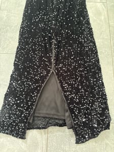 Damen Schwarzes Paillettenkleid mit One-Shoulder-Ärmel – Maxi – Größe M — Bild 5 von 5 anzeigen