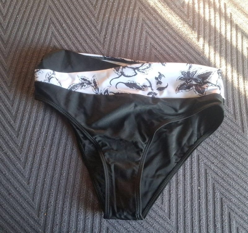Damen Schicker Bikini mit Blumenmuster – Größe M – Schwarz – Bild 5 von 6