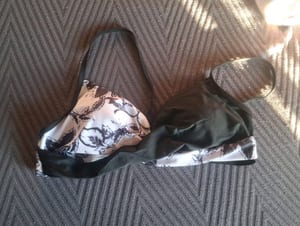 Damen Schicker Bikini mit Blumenmuster – Größe M – Schwarz — Bild 2 von 6 anzeigen