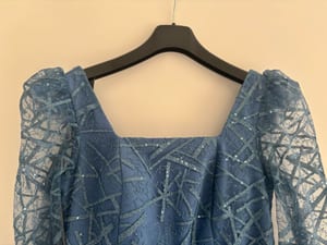 Damen Festliches blaues Kleid mit Glitzer und langen Ärmeln – Größe 40 — Bild 3 von 6 anzeigen