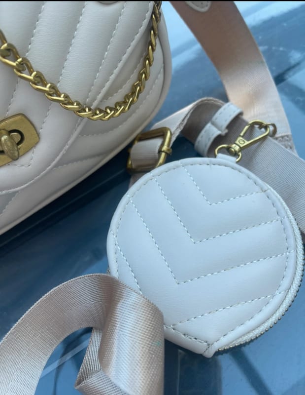 Damen Cremefarbene Umhängetasche mit Goldkette und Münzbörse – Bild 2 von 8