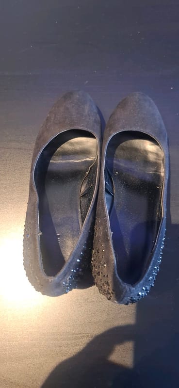 Damen Keilpumps mit Nieten / Keilabsatz Gr.40 – Schwarz – Bild 4 von 4