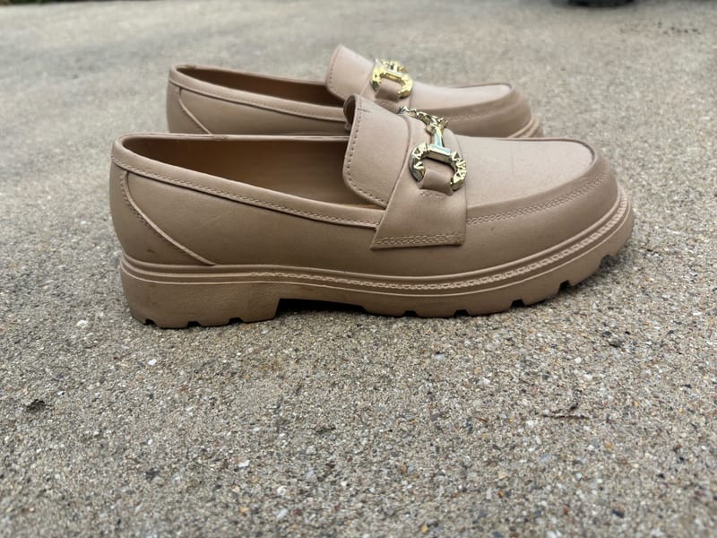 Damen Beige Loafer mit goldfarbenem Zierbügel und Plateausohle – Größe 39 – Bild 2 von 5