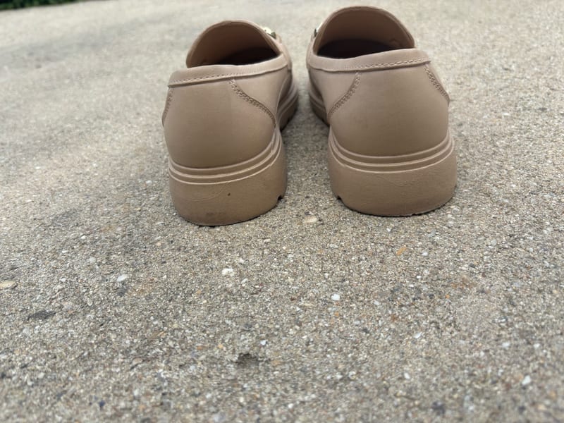 Damen Beige Loafer mit goldfarbenem Zierbügel und Plateausohle – Größe 39 – Bild 3 von 5
