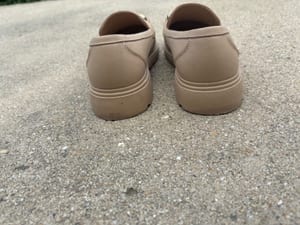 Damen Beige Loafer mit goldfarbenem Zierbügel und Plateausohle – Größe 39 — Bild 3 von 5 anzeigen