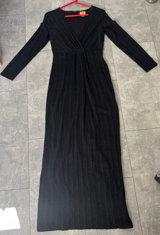 Damen Schwarzes Maxikleid mit Wickeloptik und Glitzerstreifen – Größe 38