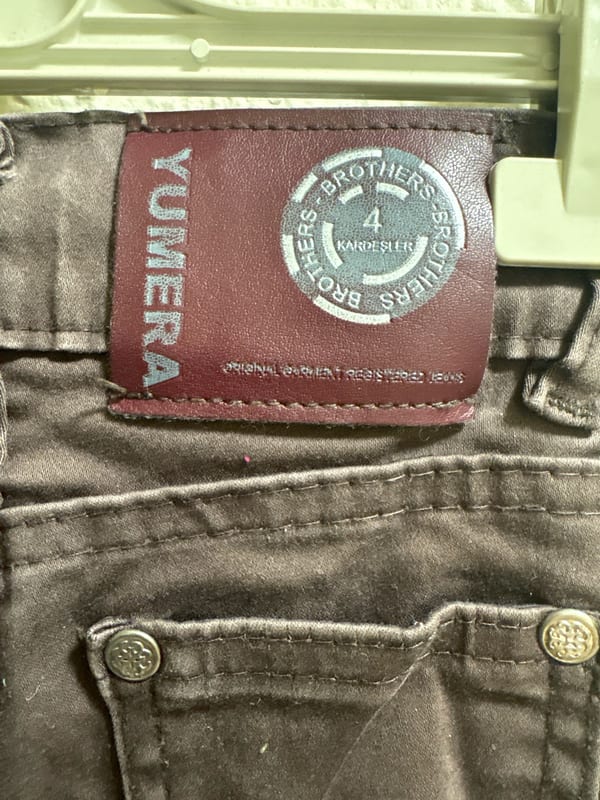 Kinderhose in Dunkelbraun, 5-Pocket-Schnitt – Größe 104 – Bild 3 von 4