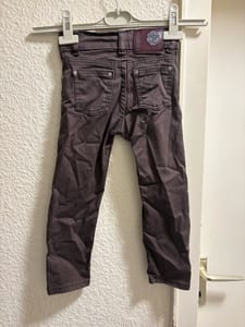 Kinderhose in Dunkelbraun, 5-Pocket-Schnitt – Größe 104 — Bild 2 von 4 anzeigen