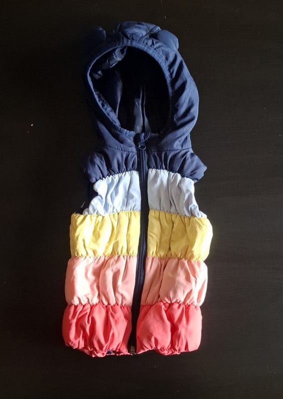 Kinderweste mit Kapuze Gr.80 – Bunt