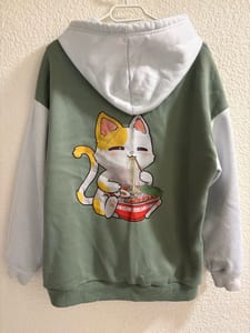 Damen Hoodie mit Katzen-Ramen-Motiv, Grün und Weiß — Bild 2 von 3 anzeigen