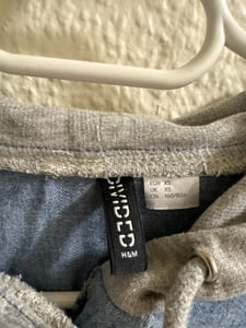 Damen Jeanshemd mit grauer Kapuze – Größe XS – Blau — Bild 3 von 3 anzeigen