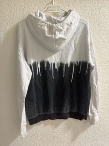 Jungen Hoodie mit Farbverlauf und Tropfen-Print, Motiv „New York“ – Größe 164 – Weiß/Grau — Bild 2 von 4 anzeigen