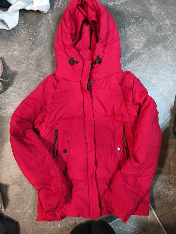 Damen Rote Steppjacke mit Kapuze Gr. M