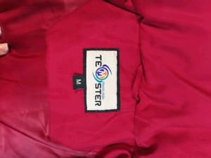 Damen Rote Steppjacke mit Kapuze Gr. M — Bild 5 von 7 anzeigen