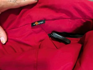 Damen Rote Steppjacke mit Kapuze Gr. M — Bild 6 von 7 anzeigen
