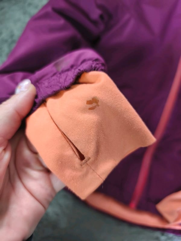 Kinderjacke Lila mit Kapuze und orangefarbenem Futter in Gr. 122/128 – Lila/Rosa – Bild 2 von 10