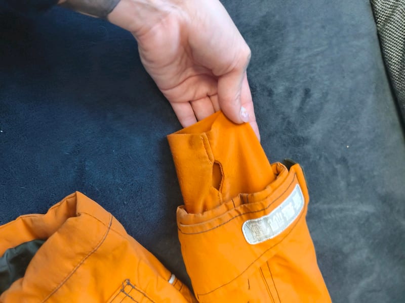 Jungen Orangefarbene Winterjacke mit Kapuze und Taschen Gr 98 – Bild 3 von 6