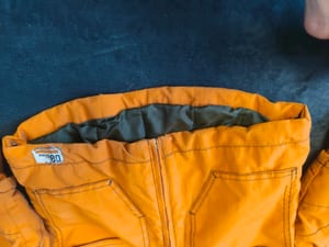 Jungen Orangefarbene Winterjacke mit Kapuze und Taschen Gr 98 — Bild 2 von 6 anzeigen
