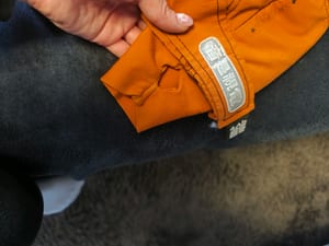 Jungen Orangefarbene Winterjacke mit Kapuze und Taschen Gr 98 — Bild 4 von 6 anzeigen
