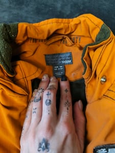 Jungen Orangefarbene Winterjacke mit Kapuze und Taschen Gr 98 — Bild 5 von 6 anzeigen