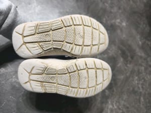 Kinder-Sneaker lila mit Motiv – Klettverschluss Gr. 24/25 — Bild 5 von 5 anzeigen