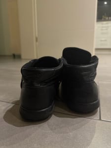 Prada Herren Schwarze High-Top-Sneaker – Größe 42 — Bild 7 von 8 anzeigen
