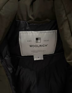 Woolrich Damen Daunenjacke – Größe S – Grün — Bild 2 von 4 anzeigen